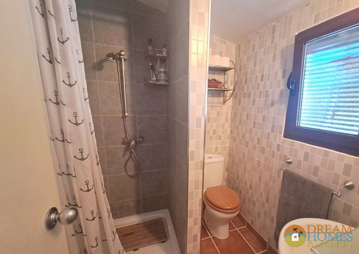 Image No.37-4 Bed Villa / Detached for sale