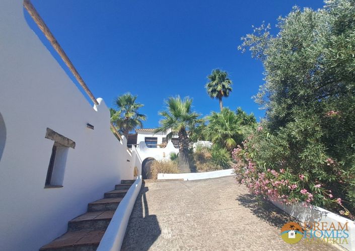 Image No.41-4 Bed Villa / Detached for sale