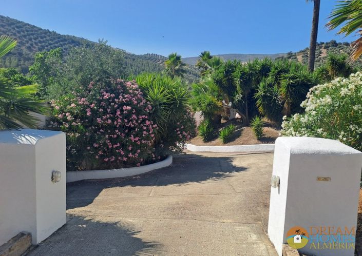 Image No.43-4 Bed Villa / Detached for sale