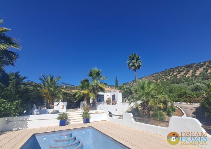 Image No.6-4 Bed Villa / Detached for sale