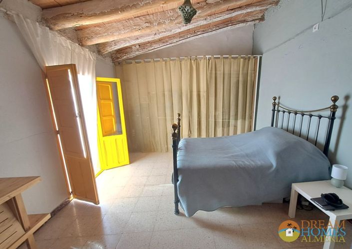 Image No.16-3 Bed Townhouse for sale