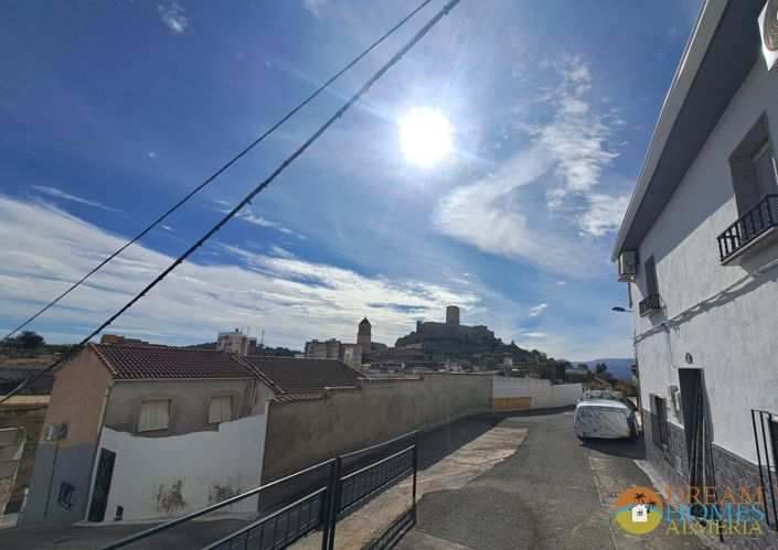 Image No.30-3 Bed Townhouse for sale
