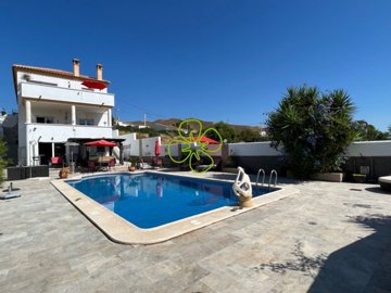 5 Bed Villa for sale