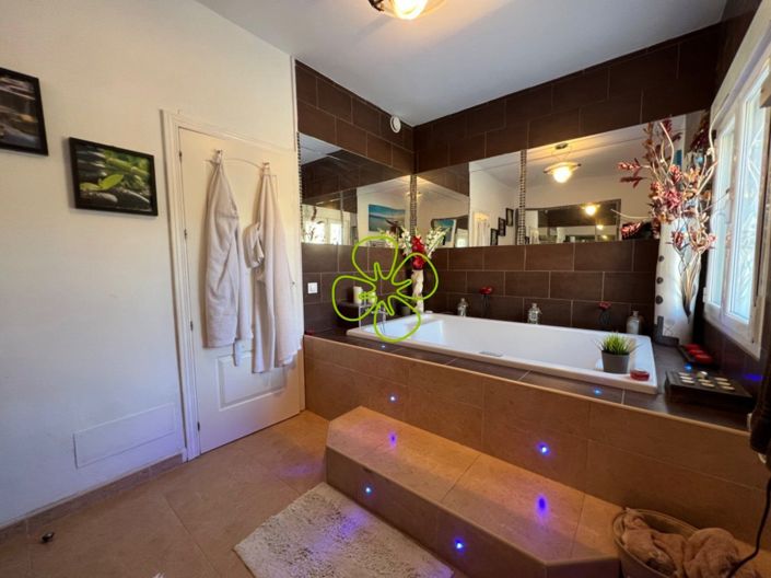 Image No.17-5 Bed Villa for sale