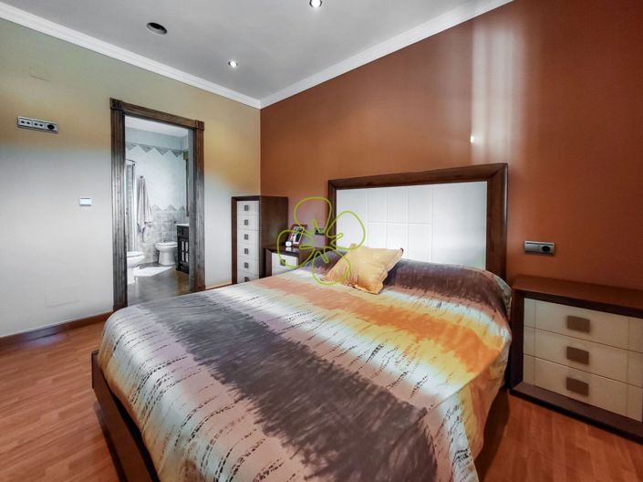 Image No.8-3 Bed Villa for sale