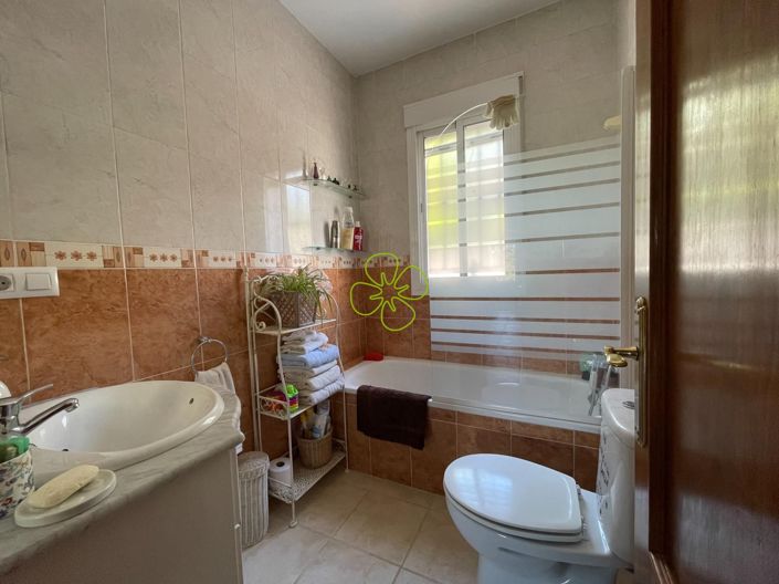 Image No.19-3 Bed Villa for sale