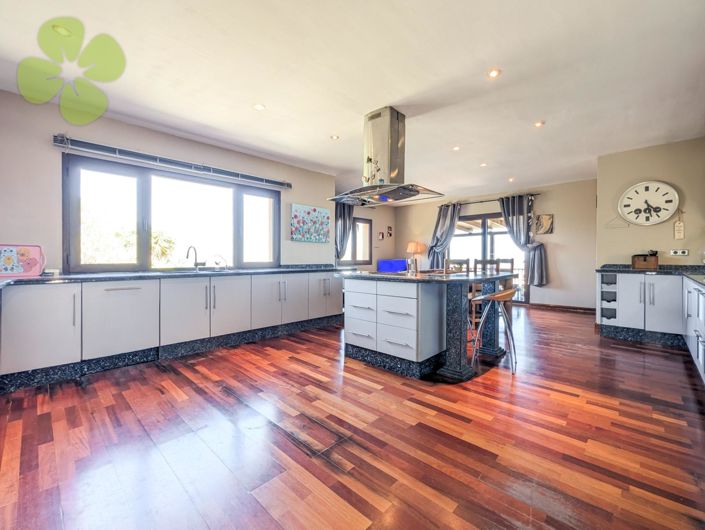 Image No.9-5 Bed Villa for sale