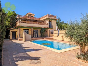 6 Bed Villa for sale