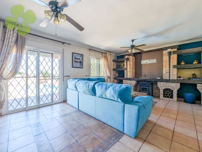 Image No.4-6 Bed Villa for sale