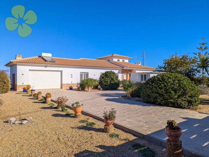 Image No.4-3 Bed Villa for sale