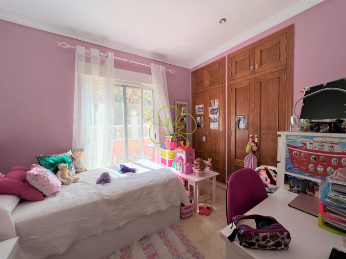 Image No.12-3 Bed Flat for sale