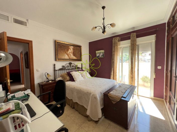 Image No.16-3 Bed Flat for sale