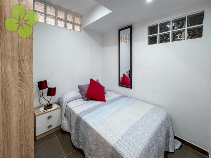 Image No.12-4 Bed Flat for sale