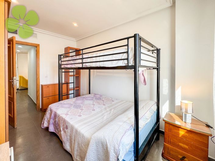 Image No.17-4 Bed Flat for sale