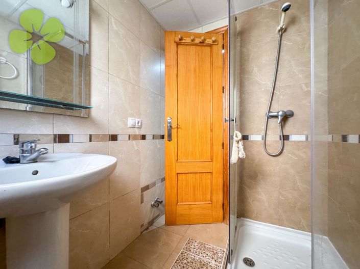 Image No.18-4 Bed Flat for sale