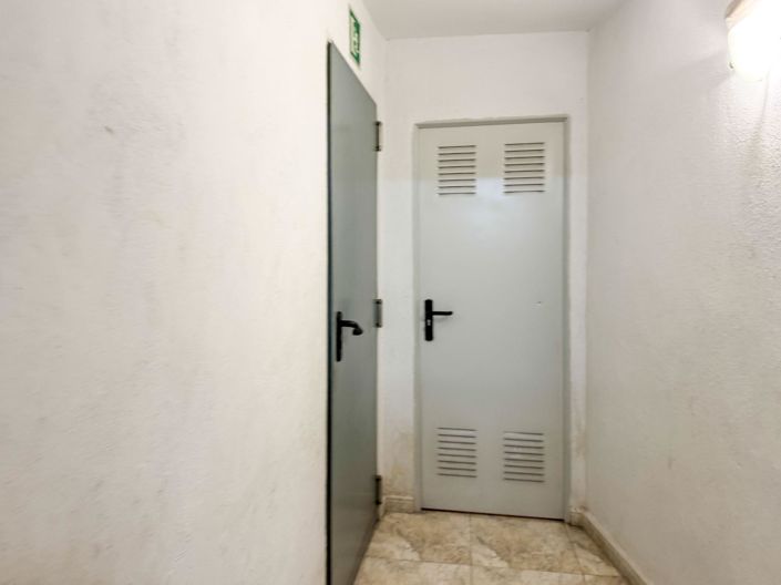 Image No.20-4 Bed Flat for sale