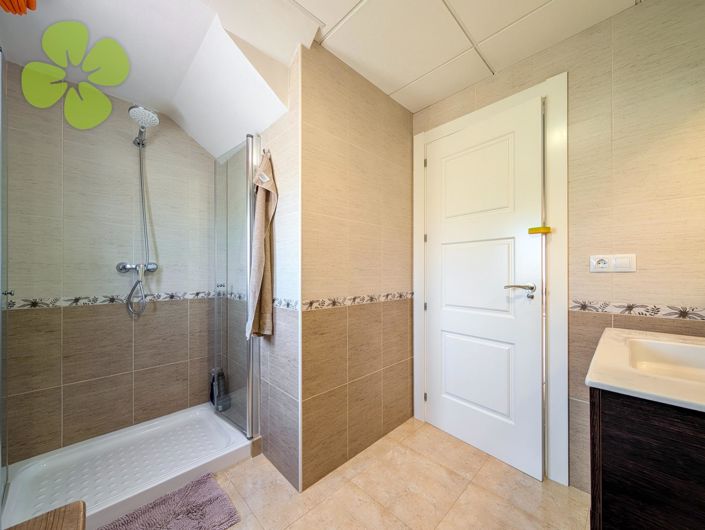 Image No.12-4 Bed Villa for sale