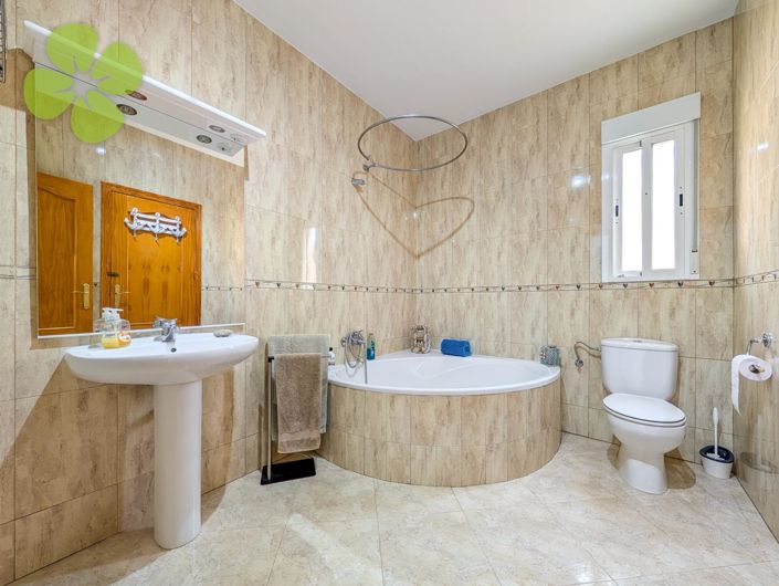 Image No.15-3 Bed Villa for sale