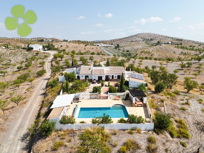 Image No.1-4 Bed Villa for sale