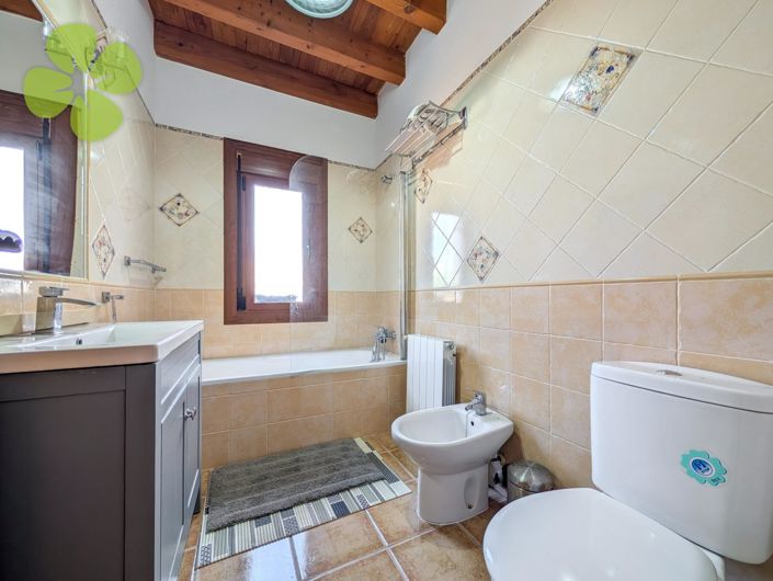 Image No.12-4 Bed Villa for sale