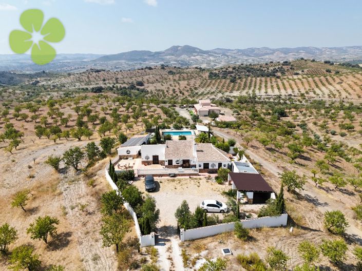 Image No.2-4 Bed Villa for sale