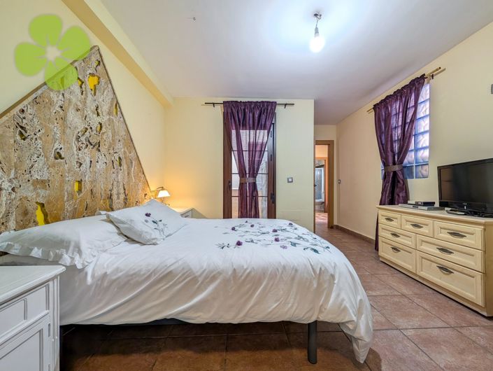 Image No.6-5 Bed Village House for sale