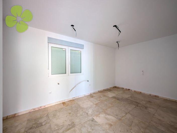 Image No.12-4 Bed Villa for sale