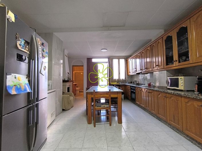 Image No.11-7 Bed Village House for sale