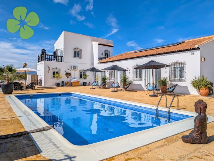 Image No.2-5 Bed Villa for sale