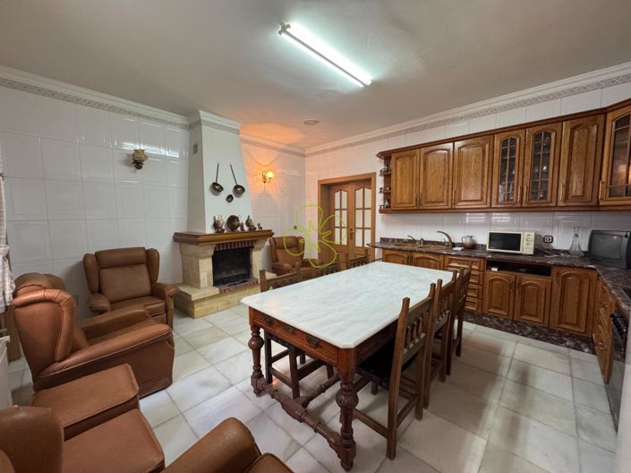 Image No.15-6 Bed Village House for sale