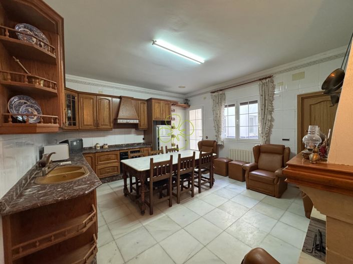 Image No.17-6 Bed Village House for sale