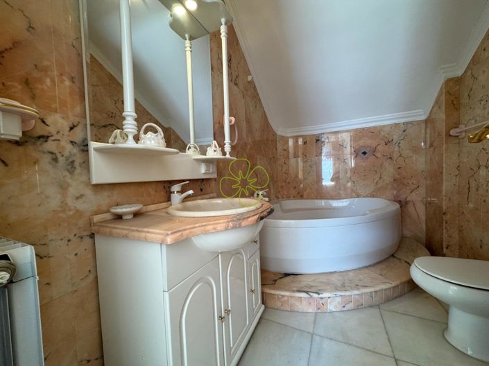 Image No.22-6 Bed Village House for sale