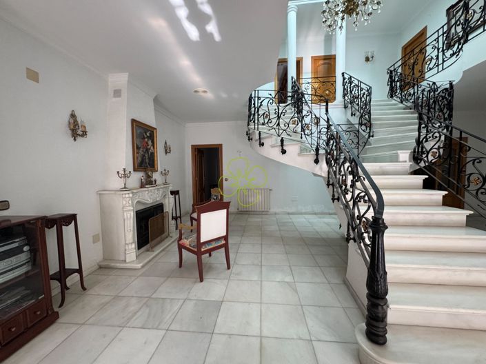 Image No.8-6 Bed Village House for sale