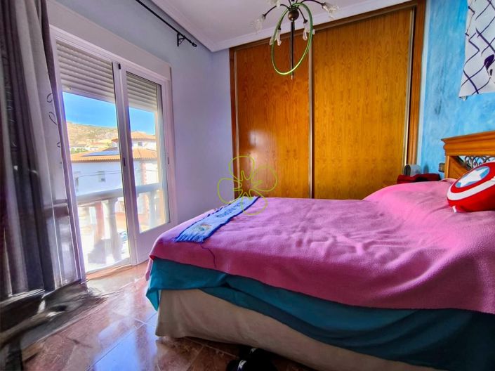 Image No.20-3 Bed Flat for sale