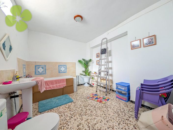 Image No.14-6 Bed Village House for sale