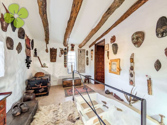 Image No.11-3 Bed Country House for sale