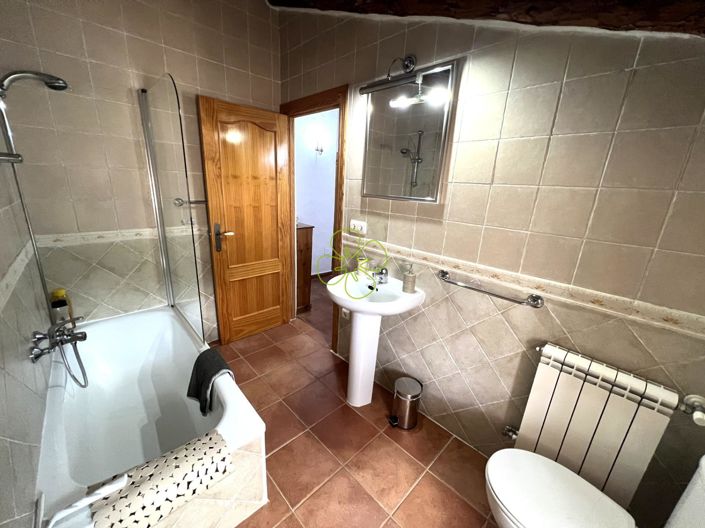 Image No.22-6 Bed Country House for sale