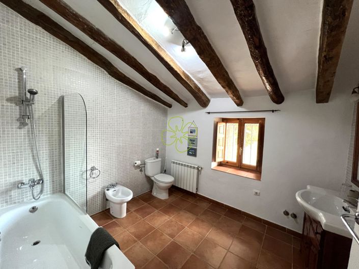 Image No.23-6 Bed Country House for sale