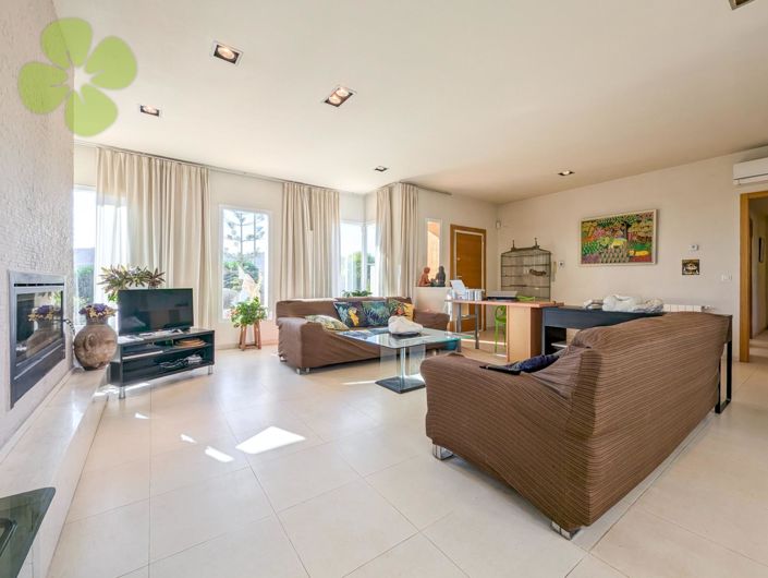 Image No.6-3 Bed Villa for sale