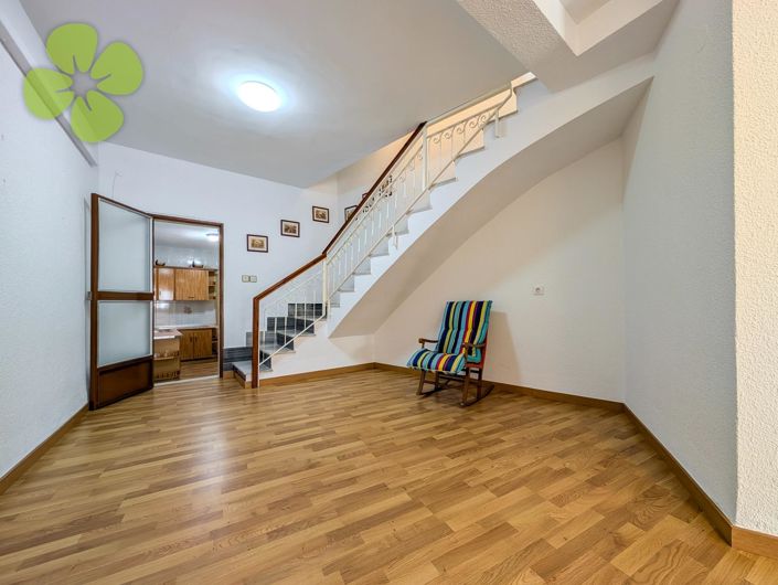 Image No.4-6 Bed Village House for sale