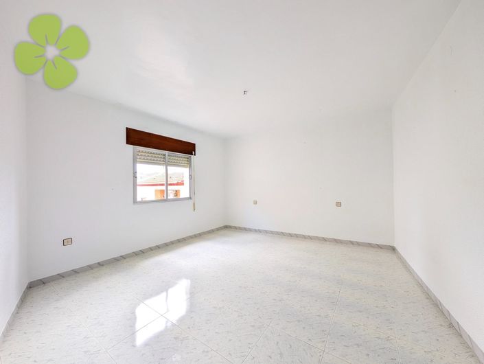 Image No.10-6 Bed Village House for sale