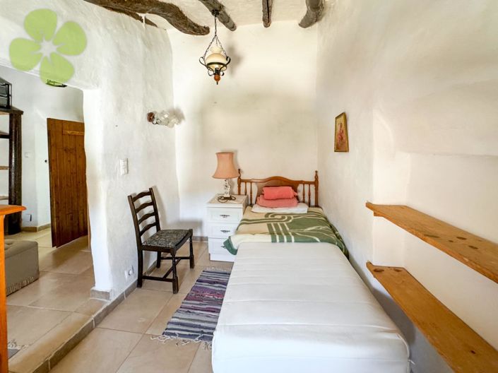 Image No.18-3 Bed Country House for sale