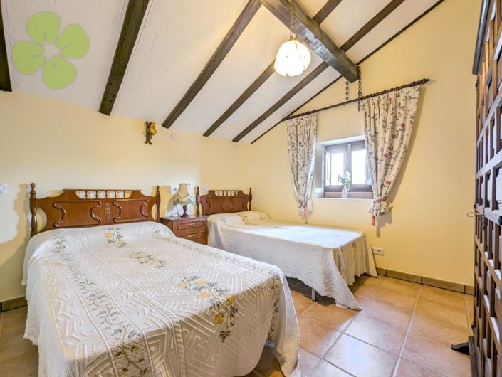 Image No.19-4 Bed Country House for sale