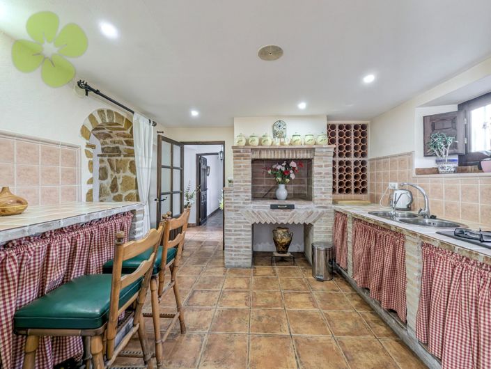 Image No.7-4 Bed Country House for sale