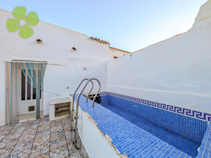 Image No.20-4 Bed Country House for sale