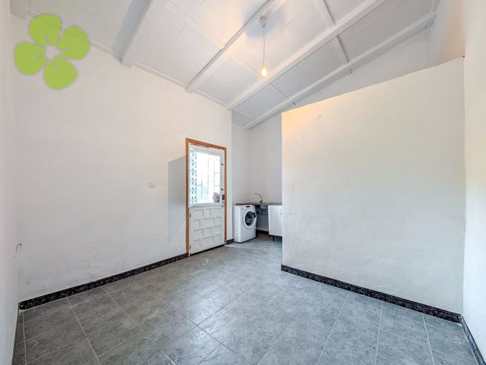 Image No.22-4 Bed Country House for sale