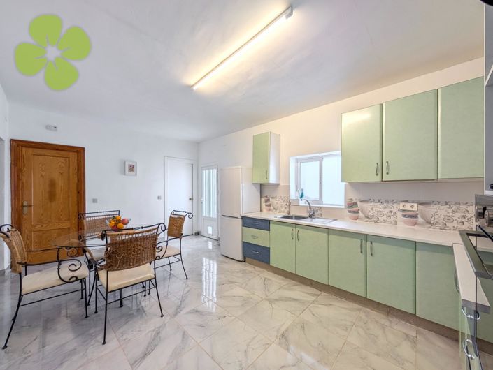 Image No.10-4 Bed Country House for sale