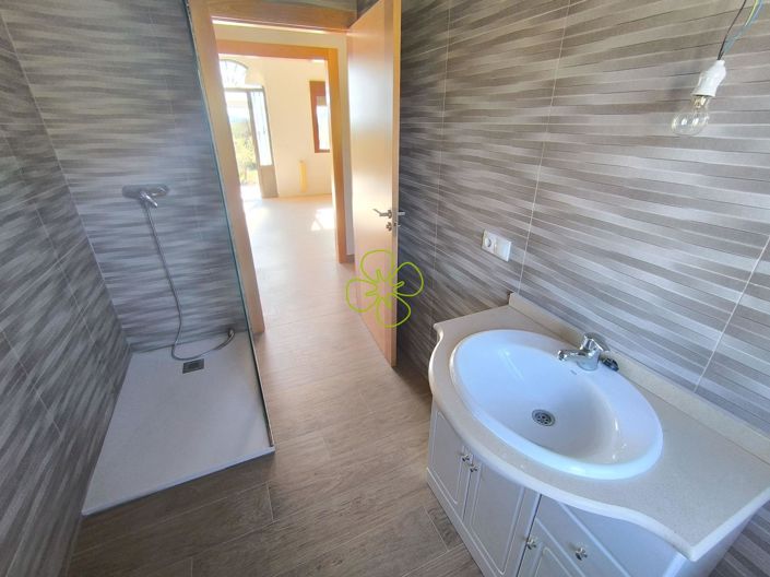 Image No.10-3 Bed Villa for sale