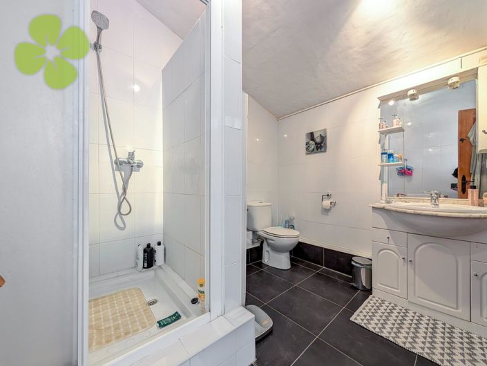 Image No.24-4 Bed Country House for sale