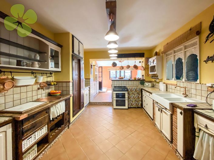 Image No.8-7 Bed Country House for sale